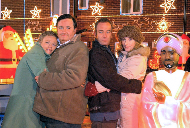 Christmas light tv show the greatt cast contestchristmas contest Christmas Lights