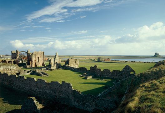Ruines du château de Lindisfarne et Holy Island