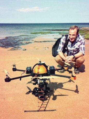 Robson et le drone hexocopter qui filme les vues aériennes