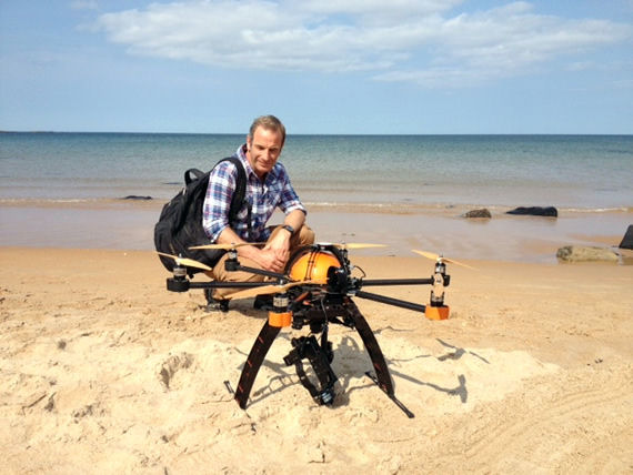Robson et le drone hexocopter qui filme les vues aériennes